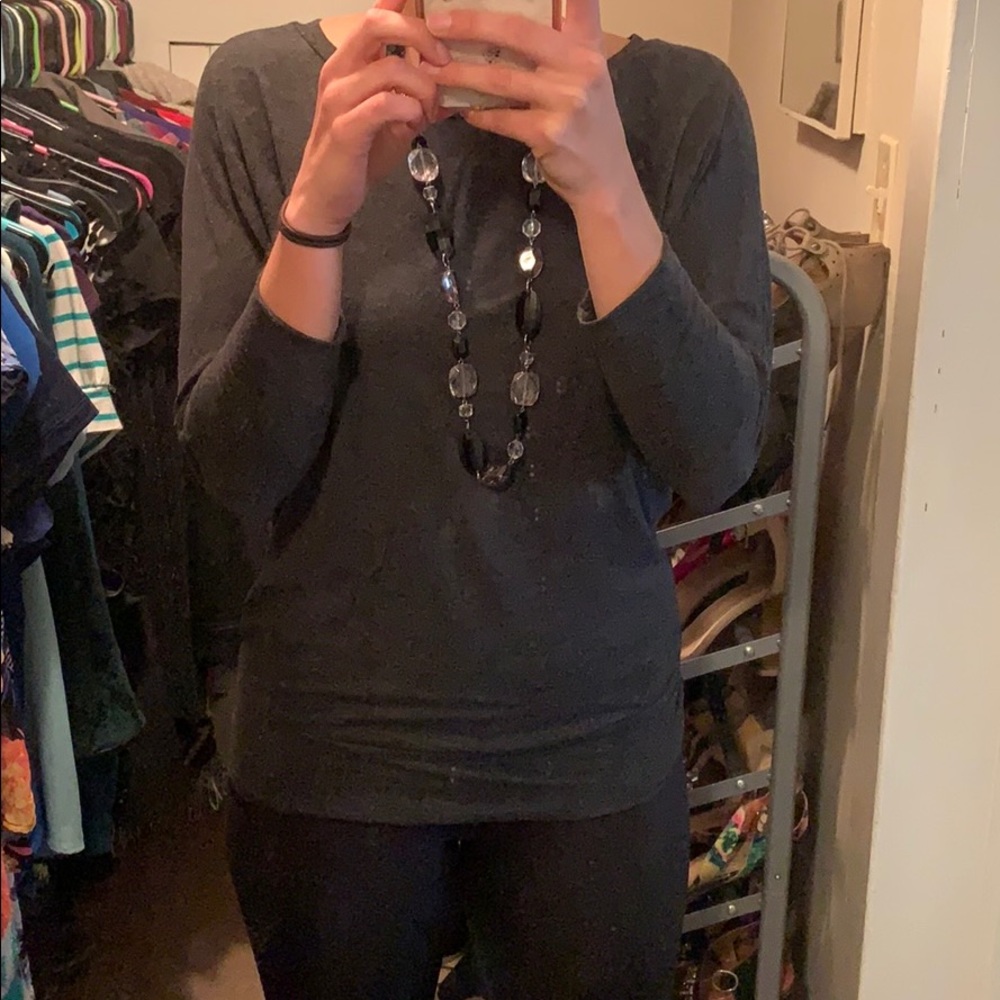 Small winged dark gray 3/4 length sleeves top!